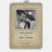 Onze eerste Kerstmis als Mr en Mrs Wedding Foto Verzilverd Omlijst Ornament (Voorkant)