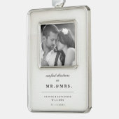 Onze eerste Kerstmis als Mr en Mrs Wedding Foto Verzilverd Omlijst Ornament (Links)