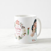 Onze eerste Kerstmis als Mr. Floral Wreath Foto Koffiemok (Voorkant rechts)