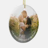 Onze eerste Kerstmis als Mr. & Mrs trouwfoto Keramisch Ornament (Rechts)