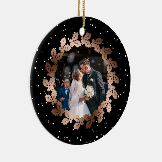 Onze eerste Kerstmis als Mr. & Mrs trouwfoto Keramisch Ornament (Rechts)