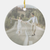 Onze eerste Kerstmis als Mr. & Mrs trouwfoto Keramisch Ornament (Achterkant)
