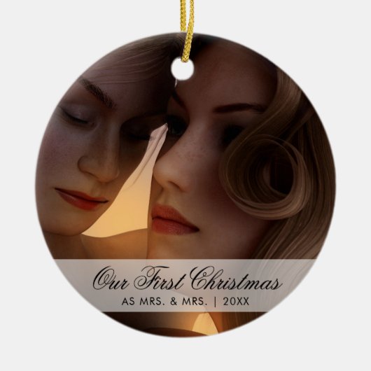 Onze eerste Kerstmis als Mrs. en Mrs. Foto Lesbian Keramisch Ornament (Voorkant)