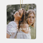Onze eerste Kerstmis als Mrs. en Mrs. trouwfoto Keramisch Ornament (Links)