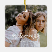 Onze eerste Kerstmis als Mrs. en Mrs. trouwfoto Keramisch Ornament (Voorkant)