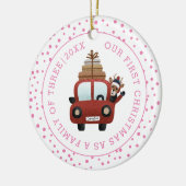 Onze eerste Kerstmis als ouderauto roze foto Keramisch Ornament (Links)