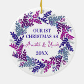 Onze eerste Kerstmis als tante & Oom Paarse krans Keramisch Ornament (Achterkant)