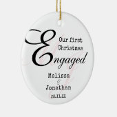 Onze eerste Kerstmis Betrokken Elegante Minimalist Keramisch Ornament (Rechts)