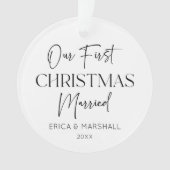 Onze Eerste Kerstmis Getrouwd Aangepaste Naam Jaar Ornament (voorkant)