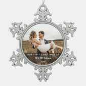 Onze Eerste Kerstmis Getrouwd als Mr en Mrs FOTO Tin Sneeuwvlok Ornament (Voorkant)