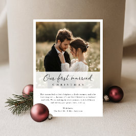 Onze Eerste Kerstmis Getrouwd Elegant Script Foto Feestdagenkaart