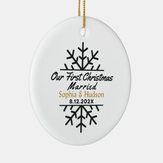 Onze eerste Kerstmis getrouwd gepersonaliseerd Keramisch Ornament (Rechts)