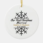 Onze eerste Kerstmis getrouwd gepersonaliseerd Keramisch Ornament (Voorkant)