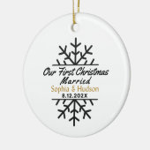 Onze eerste Kerstmis getrouwd gepersonaliseerd Keramisch Ornament (Links)