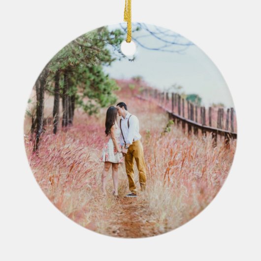 Onze eerste Kerstmis getrouwd gepersonaliseerd Keramisch Ornament (Achterkant)