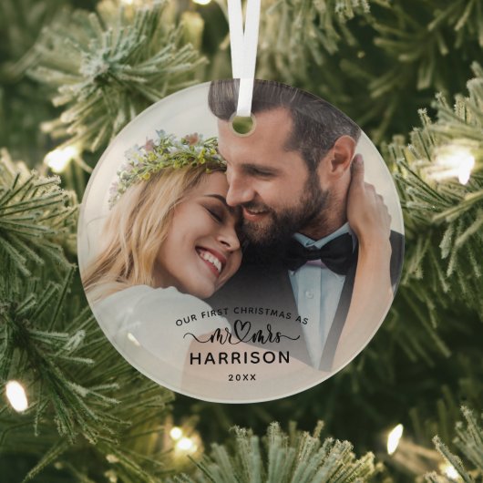Onze Eerste Kerstmis Kalligrafie Mr en Mrs Foto's Glas Ornament (Insitu)