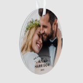 Onze Eerste Kerstmis Kalligrafie Mr en Mrs Foto's Ornament (voorkant)