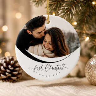 Onze Eerste Kerstmis Koppel Foto Monogram Keramisch Ornament