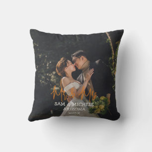 Onze eerste kerstmis meneer en mevrouw pasgetrouwd kussen