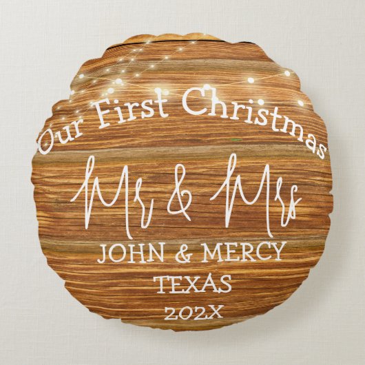 Onze eerste kerstmis meneer en mevrouw pasgetrouwd rond kussen (Voorkant)