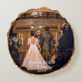 Onze eerste kerstmis meneer en mevrouw pasgetrouwd rond kussen (Achterkant)