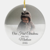 Onze eerste Kerstmis met Baby Citaat Monogram Foto Keramisch Ornament (Achterkant)