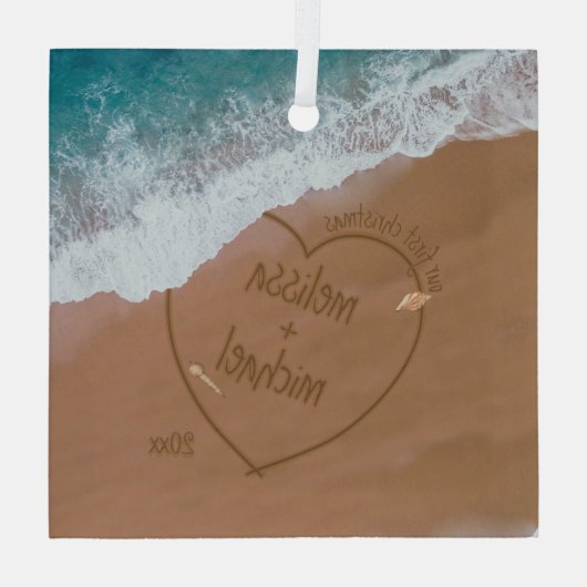 Onze eerste Kerstmis met Names Beach Dated Glas Ornament (Achterkant)