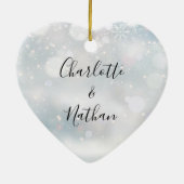 Onze Eerste Kerstmis Mr Mevrouw Liefde Hart Sneeuw Keramisch Ornament (Achterkant)