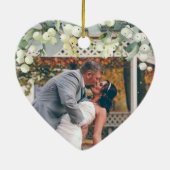 Onze eerste Kerstmis, Mr & Mrs. Foto Heart Shaped Keramisch Ornament (Achterkant)