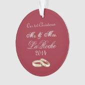Onze eerste Kerstmis, Mr & Mrs Red Ornament (voorkant)