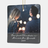 Onze eerste Kerstmis Mrs. & Mr Wedding Foto Keramisch Ornament (Links)