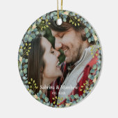 Onze eerste Kerstmis paar foto groen krans Keramisch Ornament (Links)