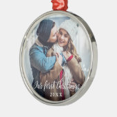 Onze eerste Kerstmis Paar Fotoscript Ronde Metalen Ornament (Links)