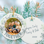 Onze eerste Kerstmis samen Foto Snowflake Keramisch Ornament<br><div class="desc">"Onze eerste Kerstmis samen" - gepersonaliseerde kerstversieringen zijn een mooi stokje om te hebben als onderdeel van je kerstdecor. De sjabloon is opstelling klaar voor u om het ornament met uw foto, uw namen en het jaar te personaliseren. Het ontwerp omvat handgeschreven stijlscripttypografie en een lichte sprinkhaan van elegante groene...</div>