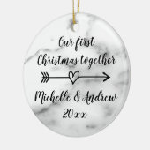 Onze eerste Kerstmis, samen met de marmerdruk, op  Keramisch Ornament (Links)