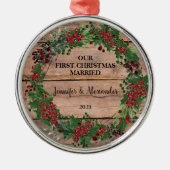 Onze eerste Kerstmis trouwde met bijtende bosbesse Metalen Ornament (Voorkant)
