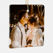 Onze Eerste Kerstmis Verloofde 2024 Bruiloft Keramisch Ornament (Rechts)