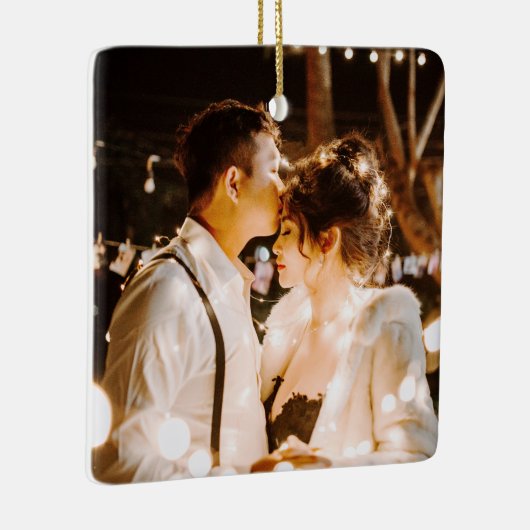 Onze Eerste Kerstmis Verloofde 2024 Bruiloft Keramisch Ornament (Rechts)