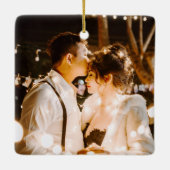 Onze Eerste Kerstmis Verloofde 2024 Bruiloft Keramisch Ornament (Achterkant)