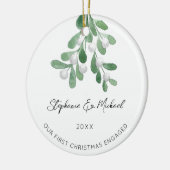 Onze eerste Kerstmis verloofde Mistletoe Keramisch Ornament (Links)