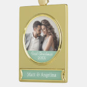 Onze Eerste Kerstmisfoto - Huwelijk of Verloving Verguld Banner Ornament (Links)