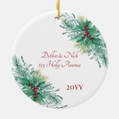 Onze eerste kerstnieuwe thuisfoto Holly Keramisch Ornament (Achterkant)