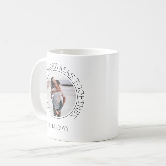 Onze eerste kerstpaar 2 foto minimale vakantie koffiemok (Voorkant links)