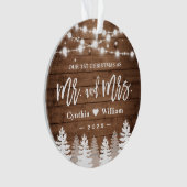 Onze eerste kerstPas getrouwd Rustige houtpine-boo Ornament (voorkant)