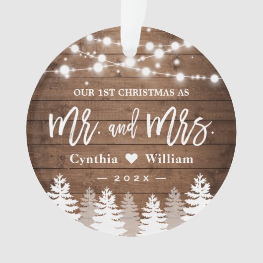 Onze eerste kerstPas getrouwd Rustige houtpine-boo Ornament (voorkant)