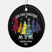 Onze eerste kerstregenboogprideboom personaliseert keramisch ornament (Links)