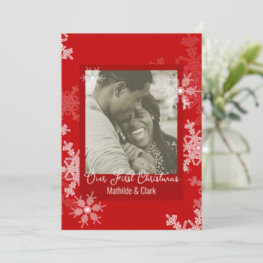 Onze eerste kerstrode sneeuwvlokken minimalistisch feestdagenkaart (Staand voorkant)