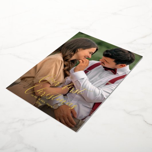 Onze eerste kerstscript Pas getrouwd Naam Tartan H Folie Feestdagenkaart (Gedraaid)