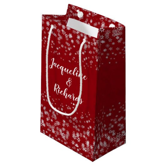 Onze eerste kerstsnowflakes Red Elegant Custom Klein Cadeauzakje (Voorkant Gekanteld)