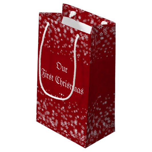 Onze eerste kerstsnowflakes Red Elegant Custom Klein Cadeauzakje (Achterkant Gekanteld)
